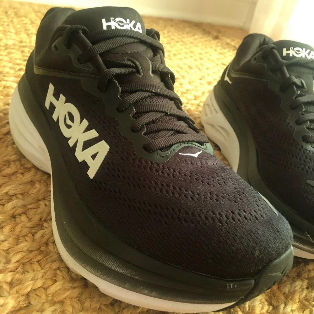 Hoka Bondi 8 Black/White Running Shoes 1127952-BWHT. Size 8.5 B